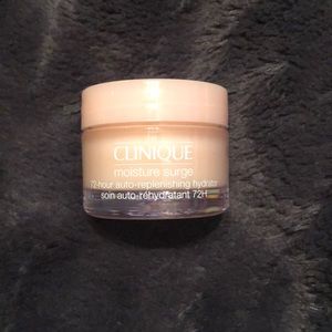 Clinique moisture surge